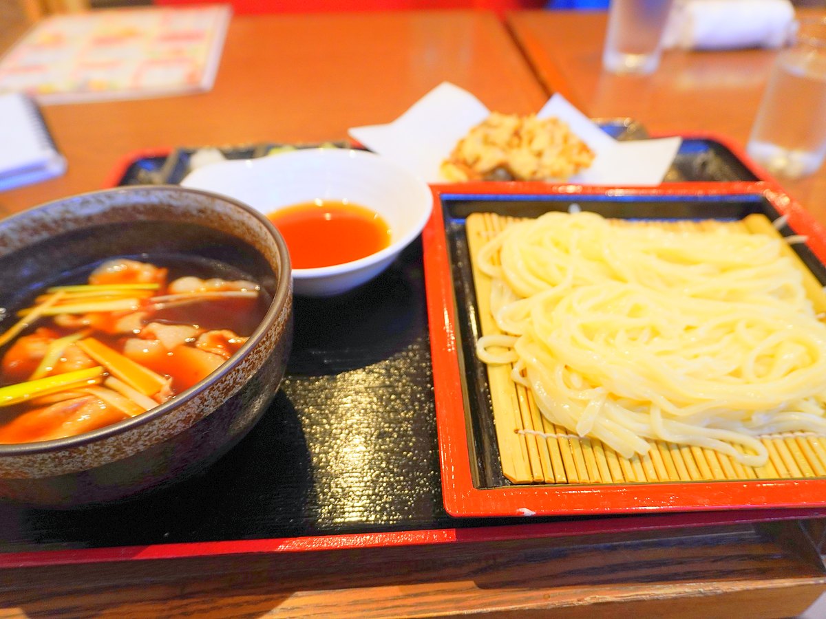 冷たい肉汁うどん
